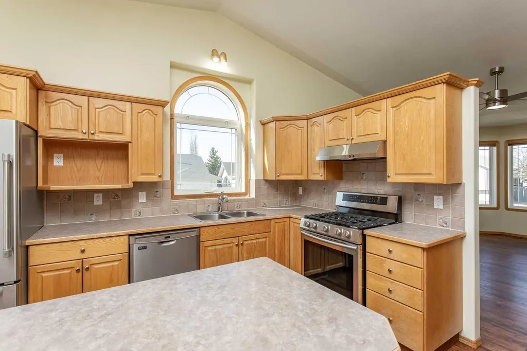 57 Spring Close Blackfalds AB T0M 0J0