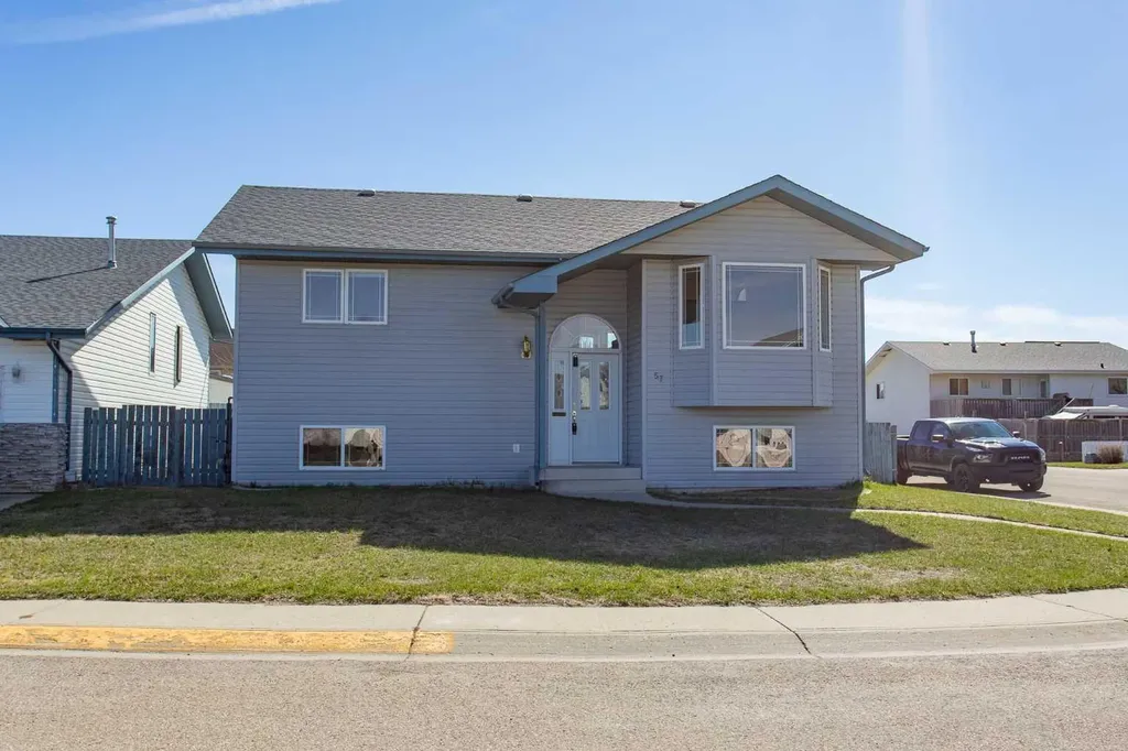 57 Spring Close Blackfalds AB T0M 0J0