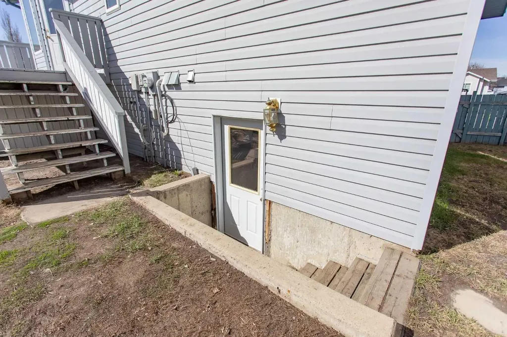 57 Spring Close Blackfalds AB T0M 0J0
