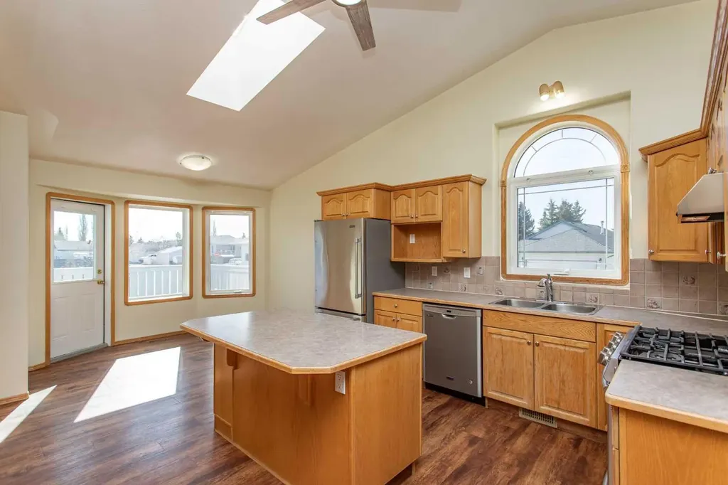 57 Spring Close Blackfalds AB T0M 0J0