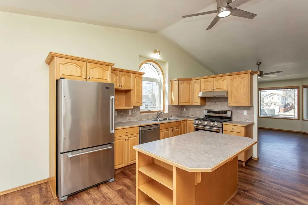 57 Spring Close Blackfalds AB T0M 0J0
