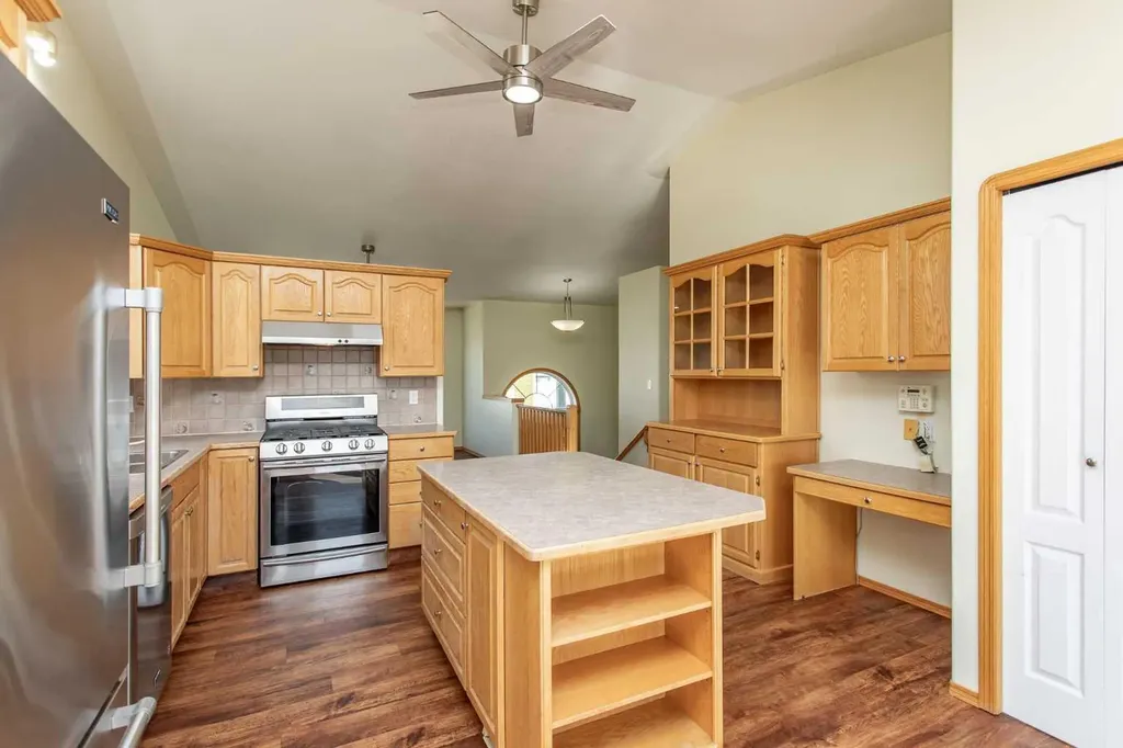 57 Spring Close Blackfalds AB T0M 0J0