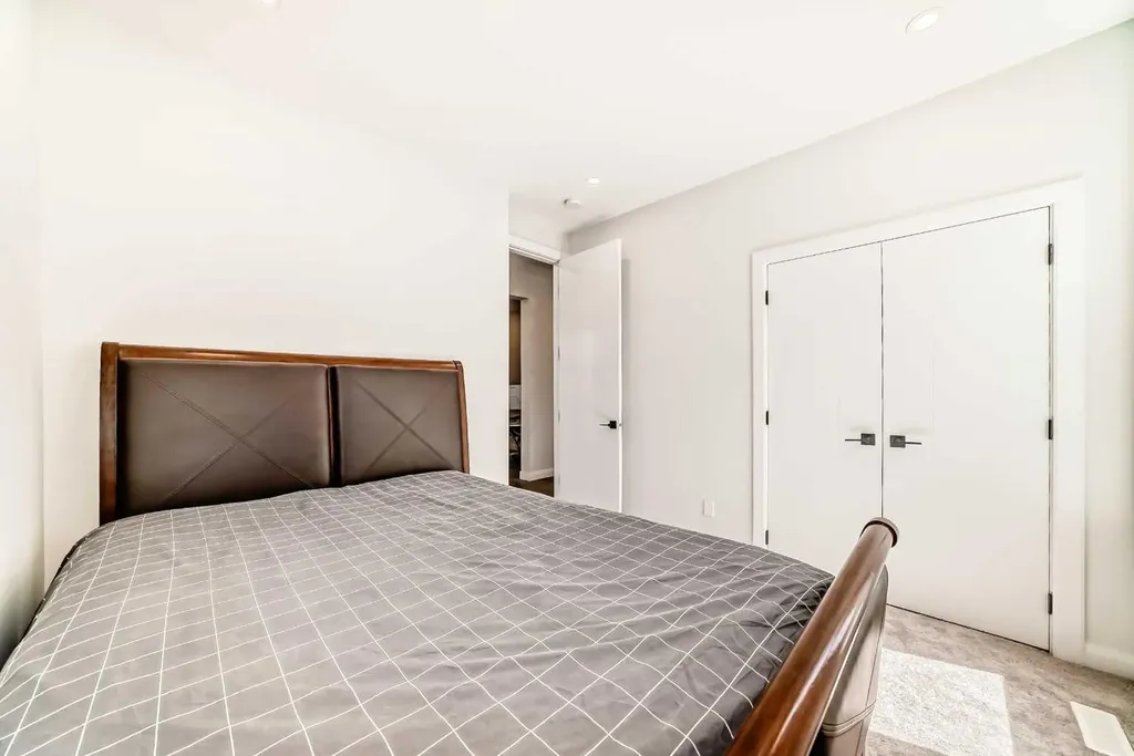 219 Chelsea Park Chestermere AB T1X 2T3