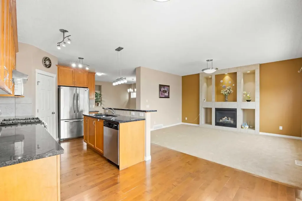 65 Panora Way NW Calgary AB T3K 0R4