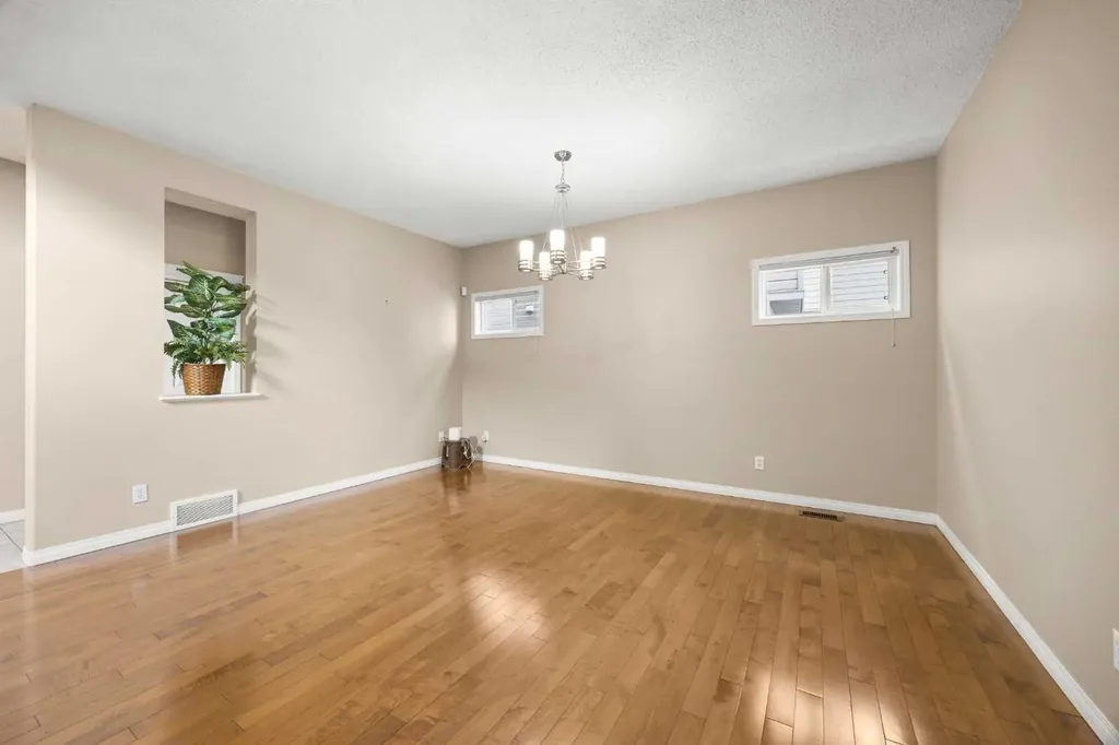 65 Panora Way NW Calgary AB T3K 0R4