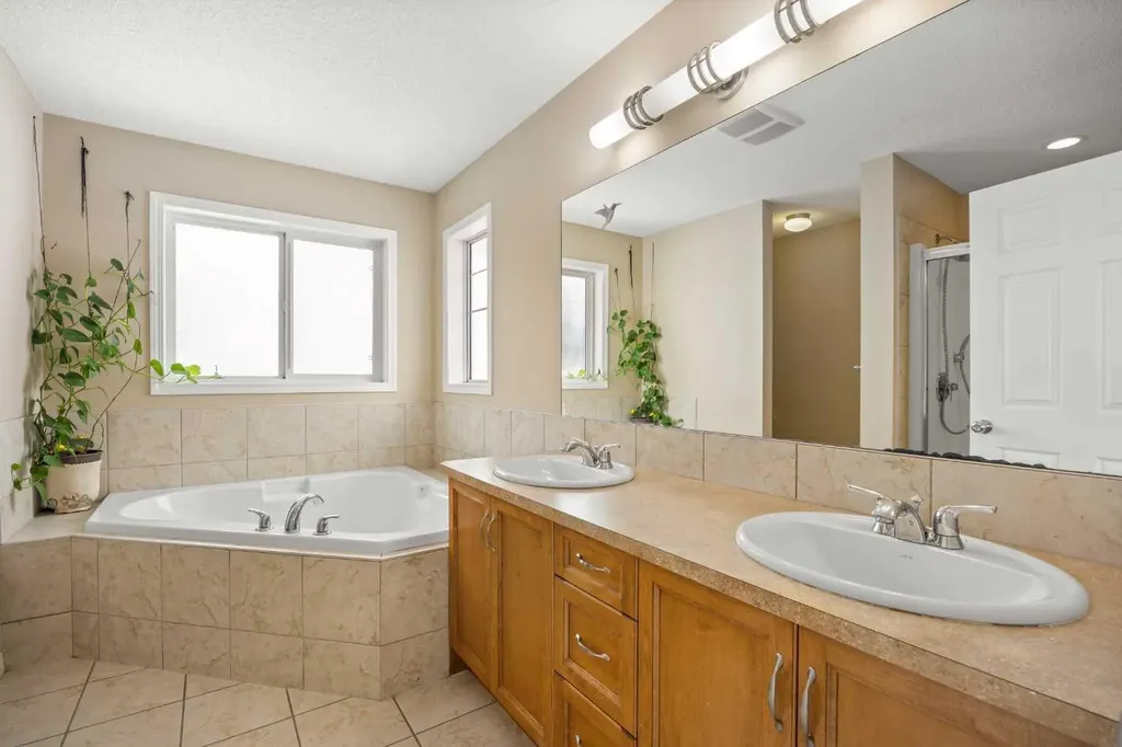 65 Panora Way NW Calgary AB T3K 0R4