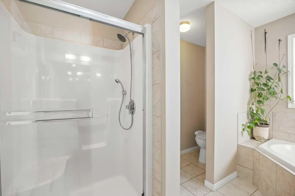 65 Panora Way NW Calgary AB T3K 0R4