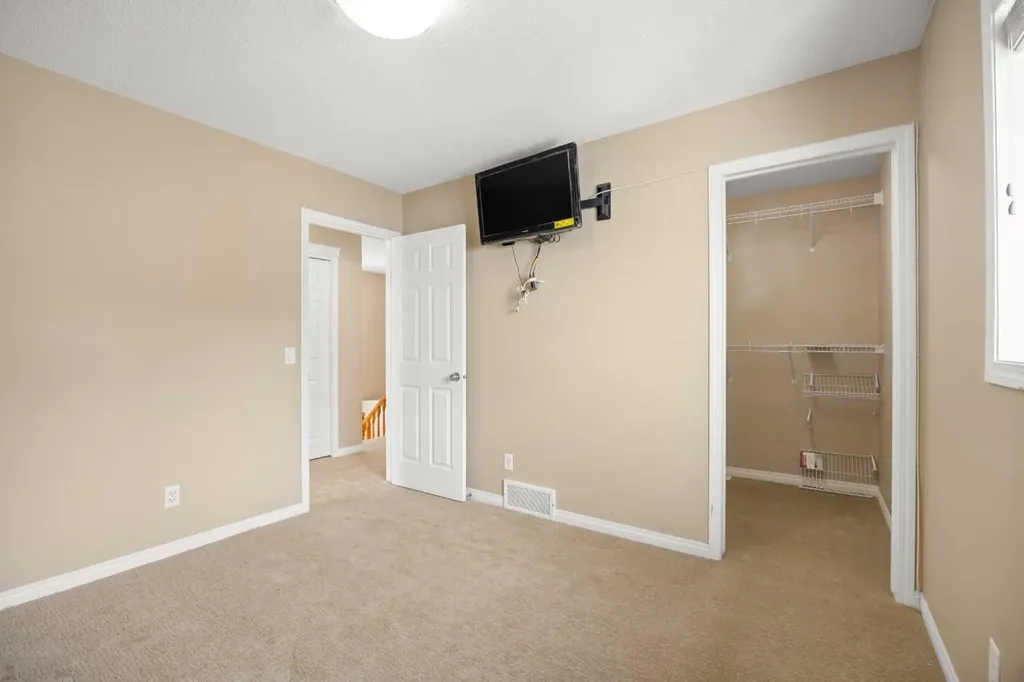 65 Panora Way NW Calgary AB T3K 0R4