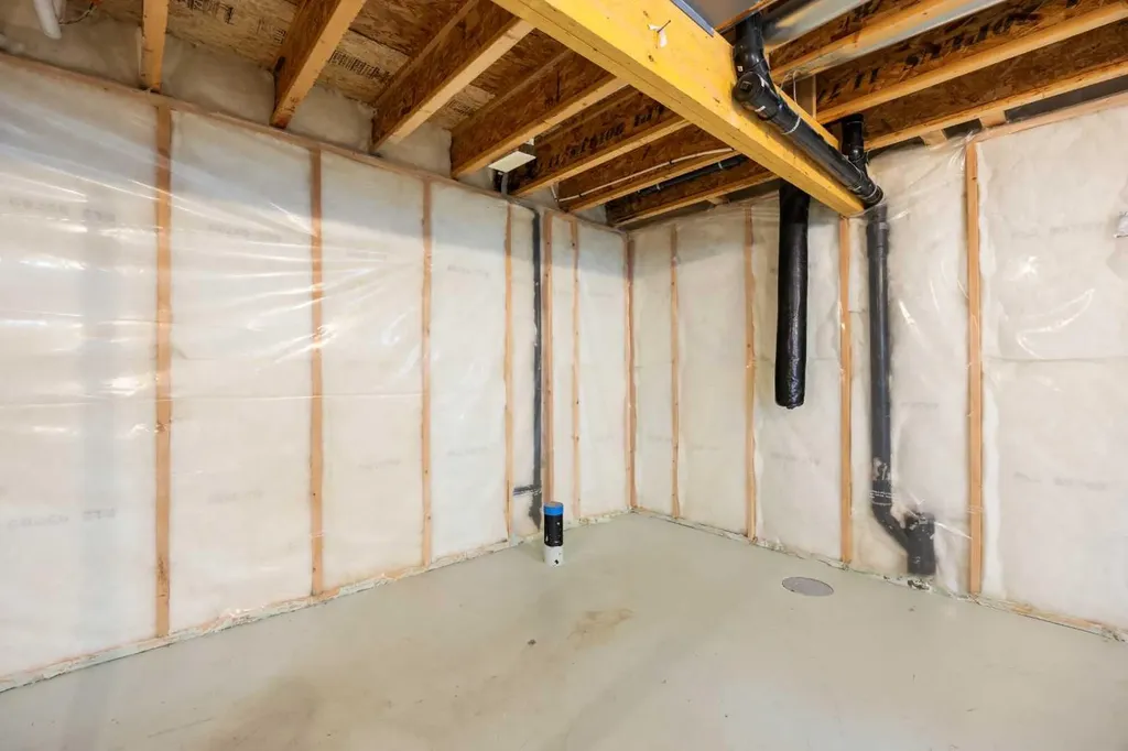 65 Panora Way NW Calgary AB T3K 0R4