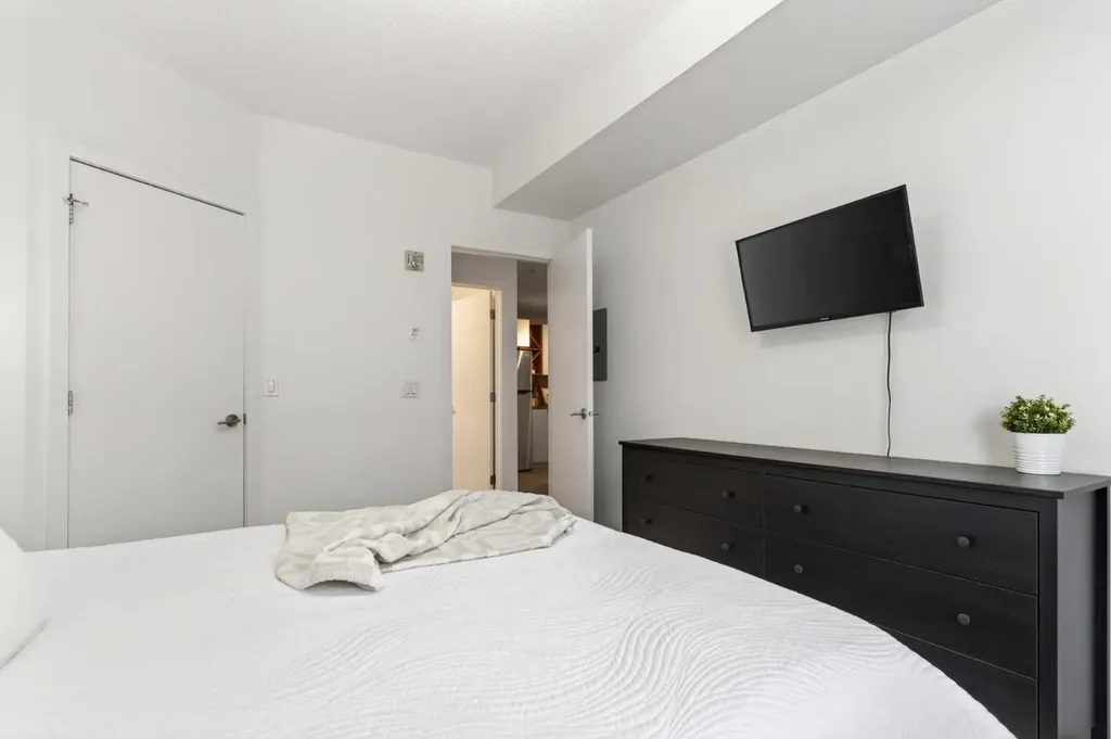 315 24 Avenue SW Calgary AB T2S 3E7