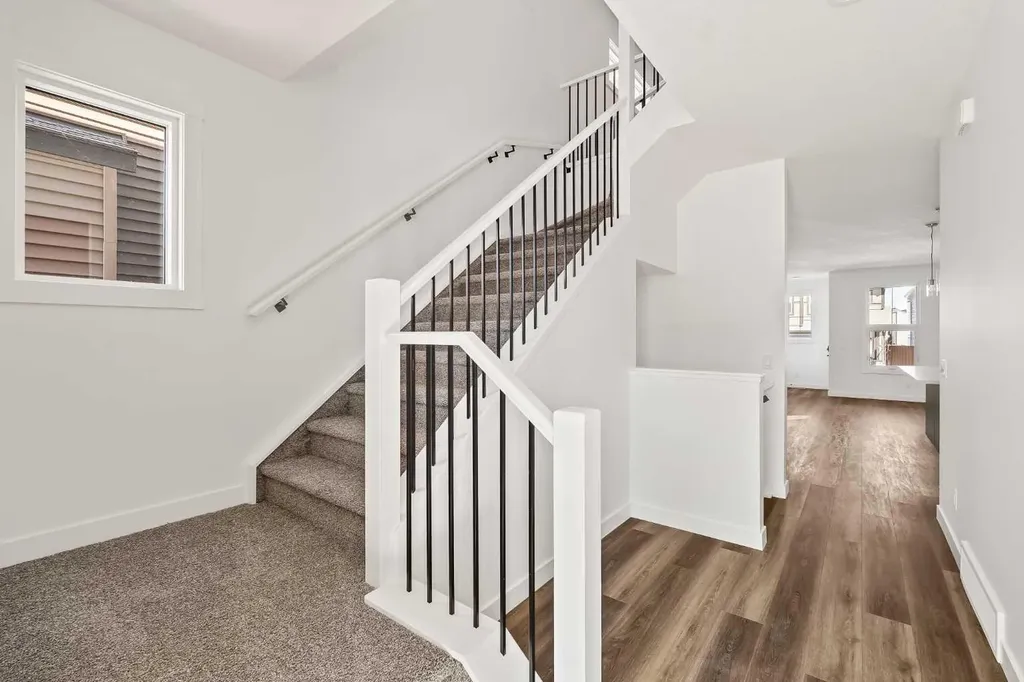 1133 Chinook Gate Bay SW Airdrie AB T4B 5J1