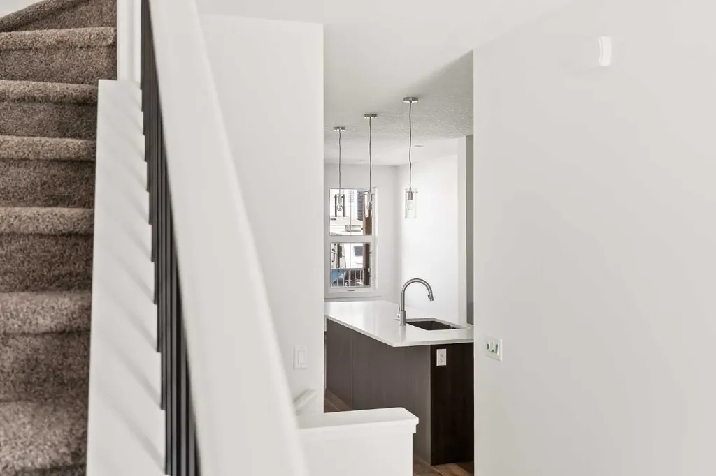 1133 Chinook Gate Bay SW Airdrie AB T4B 5J1