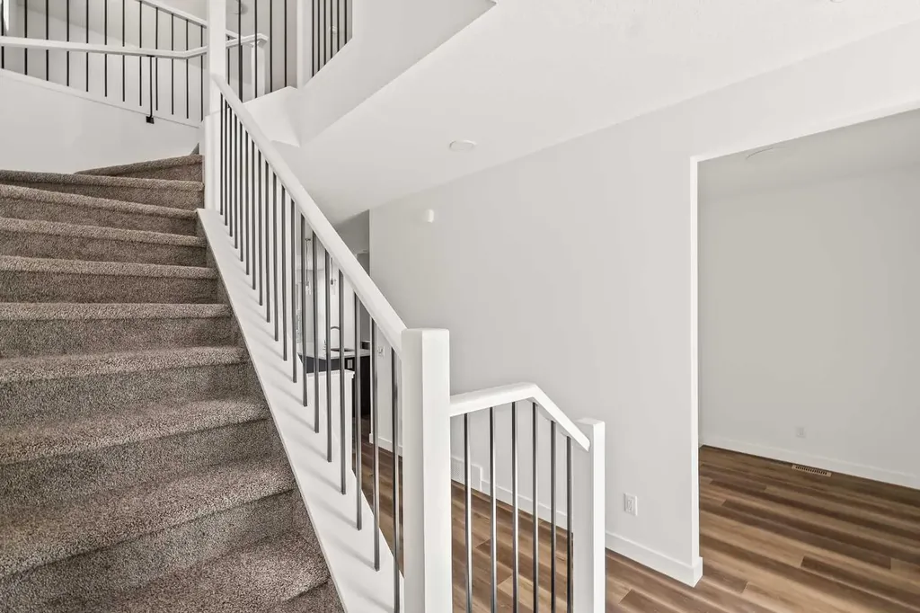 1133 Chinook Gate Bay SW Airdrie AB T4B 5J1