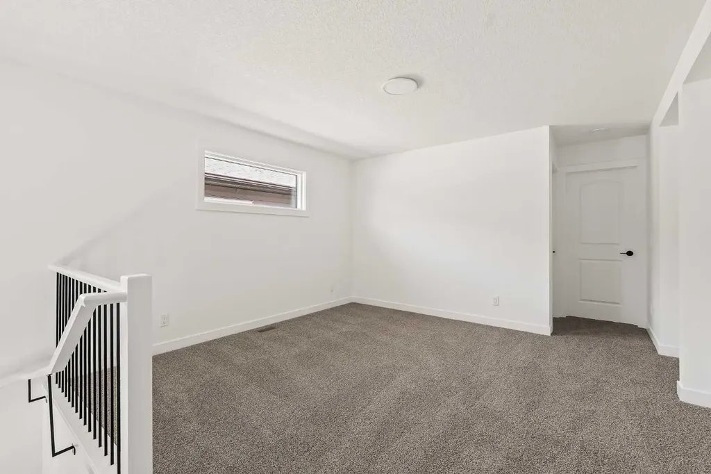 1133 Chinook Gate Bay SW Airdrie AB T4B 5J1