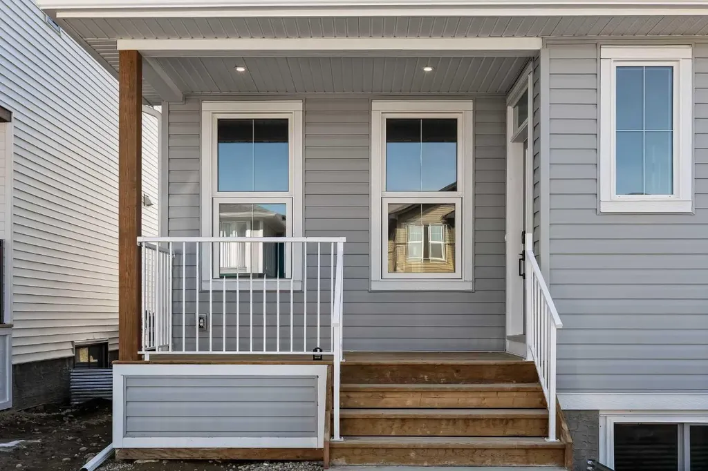 1133 Chinook Gate Bay SW Airdrie AB T4B 5J1