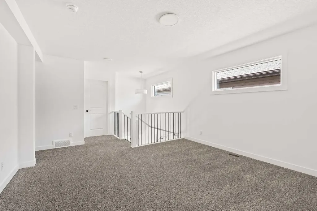 1133 Chinook Gate Bay SW Airdrie AB T4B 5J1