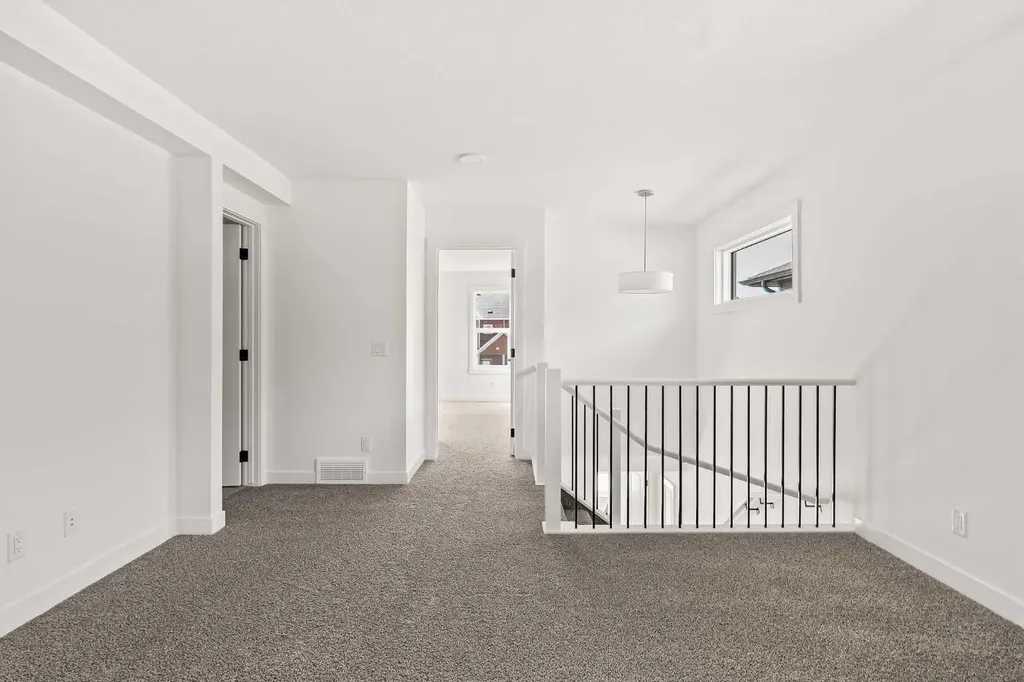 1133 Chinook Gate Bay SW Airdrie AB T4B 5J1