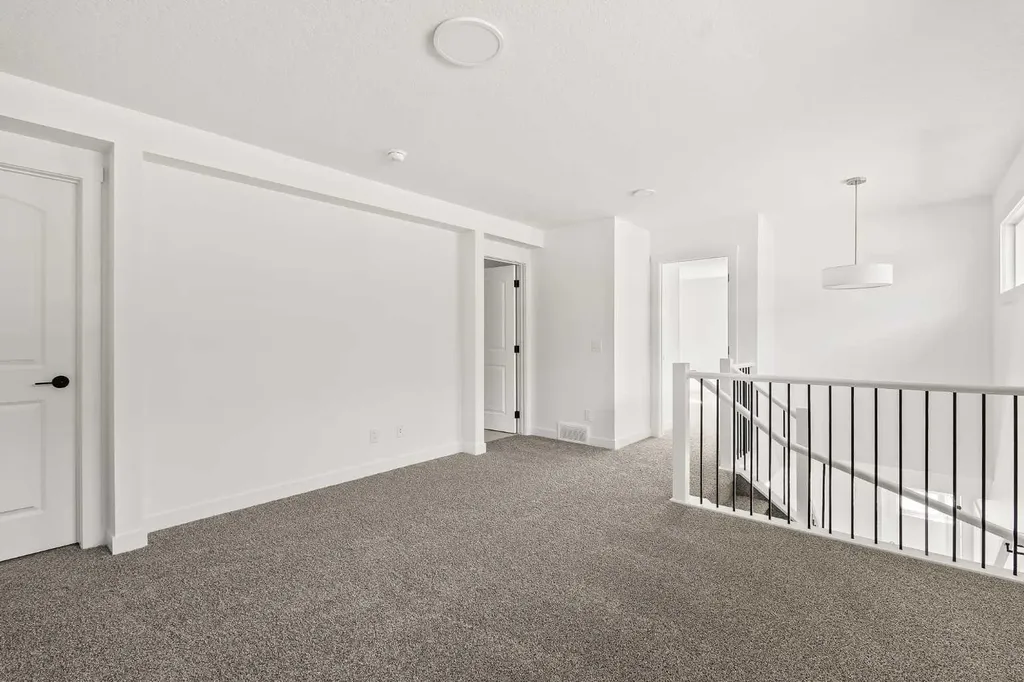 1133 Chinook Gate Bay SW Airdrie AB T4B 5J1
