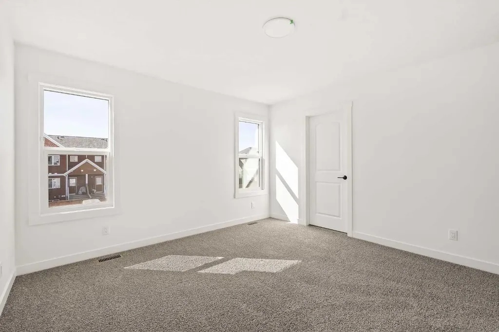 1133 Chinook Gate Bay SW Airdrie AB T4B 5J1