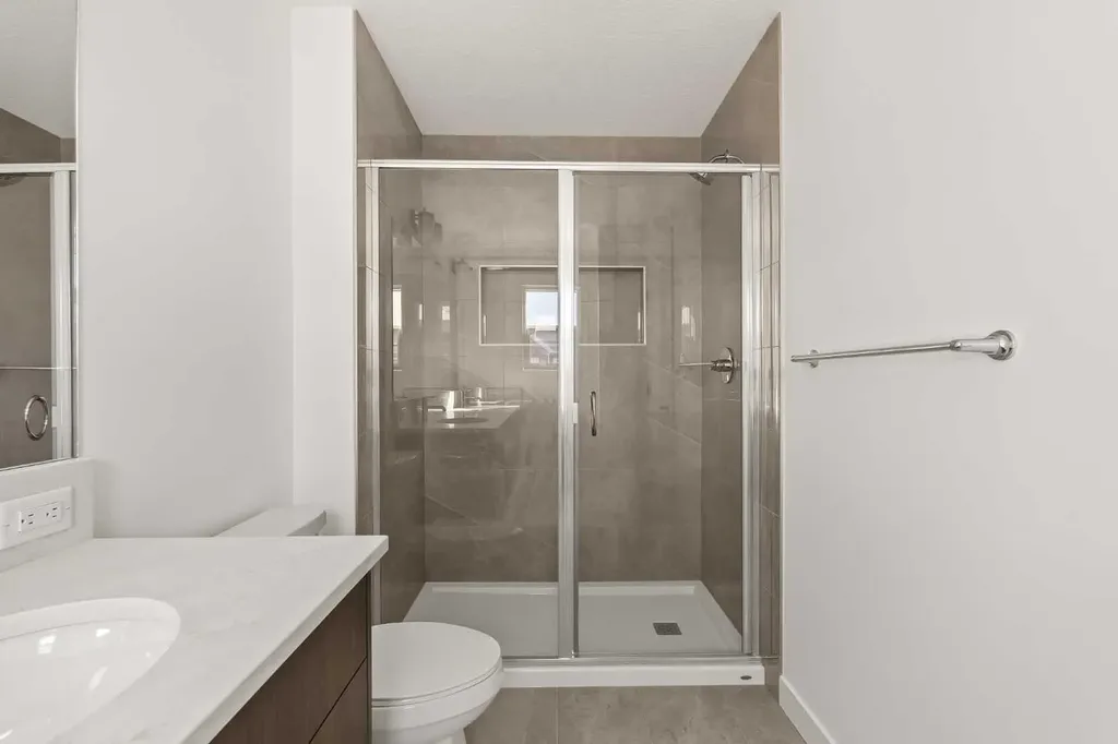 1133 Chinook Gate Bay SW Airdrie AB T4B 5J1