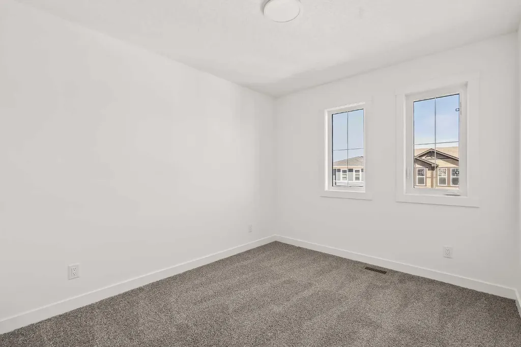 1133 Chinook Gate Bay SW Airdrie AB T4B 5J1