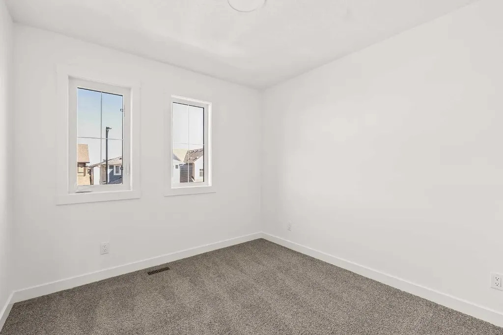 1133 Chinook Gate Bay SW Airdrie AB T4B 5J1