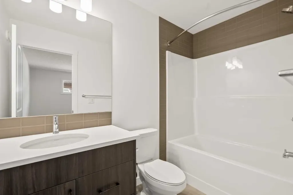 1133 Chinook Gate Bay SW Airdrie AB T4B 5J1