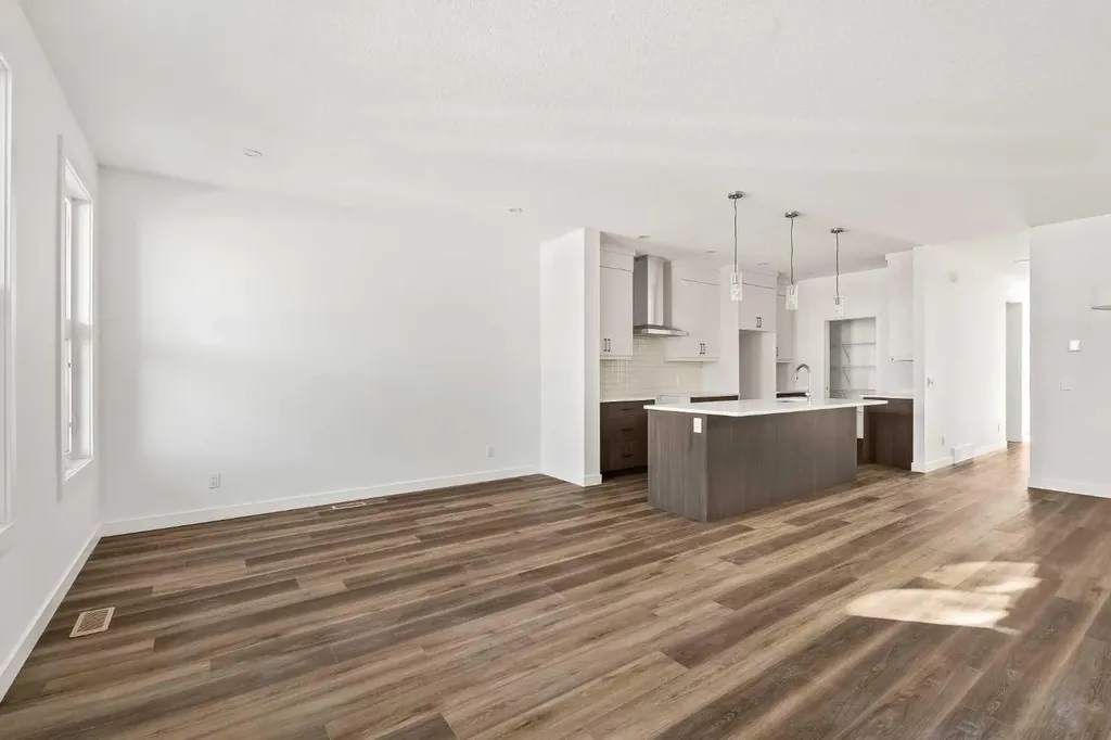 1133 Chinook Gate Bay SW Airdrie AB T4B 5J1