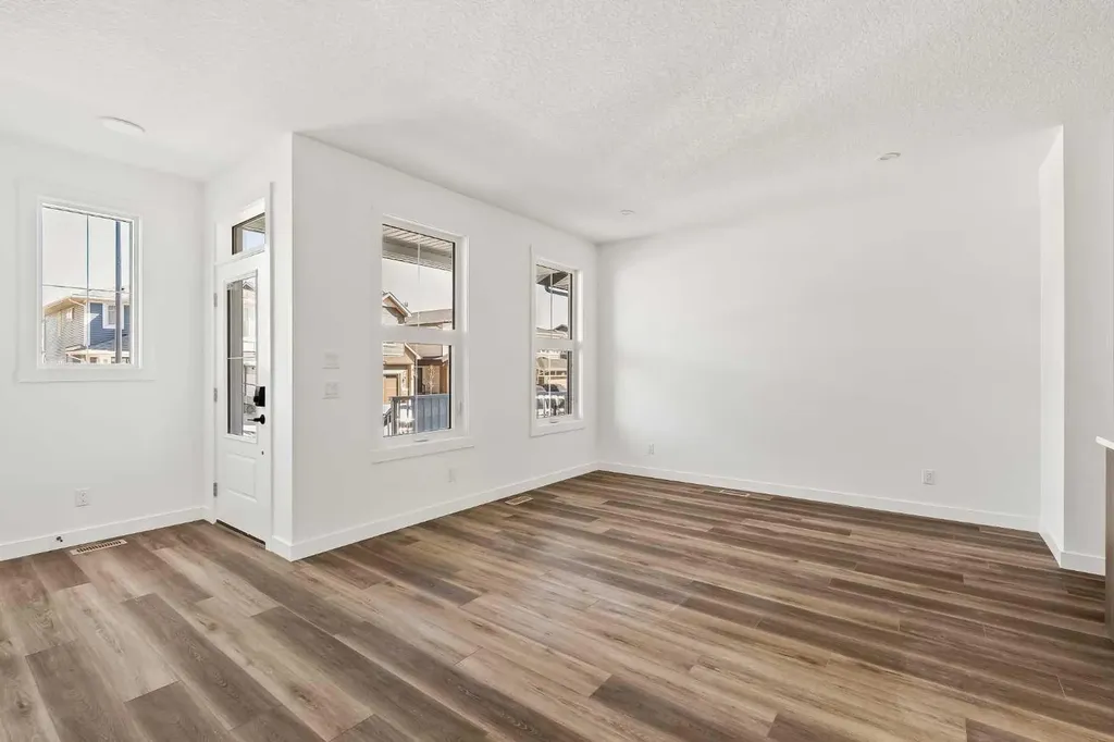 1133 Chinook Gate Bay SW Airdrie AB T4B 5J1