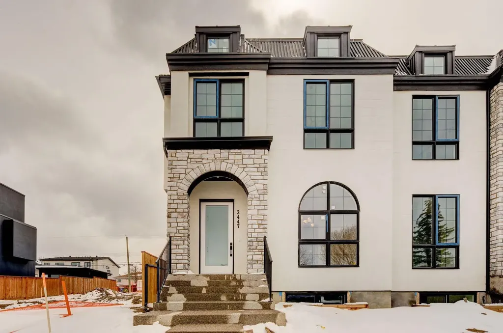 2447 29 SW Calgary AB T2T1P1