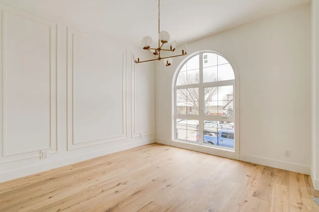2447 29 SW Calgary AB T2T1P1