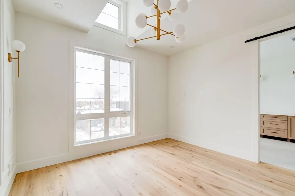 2447 29 SW Calgary AB T2T1P1