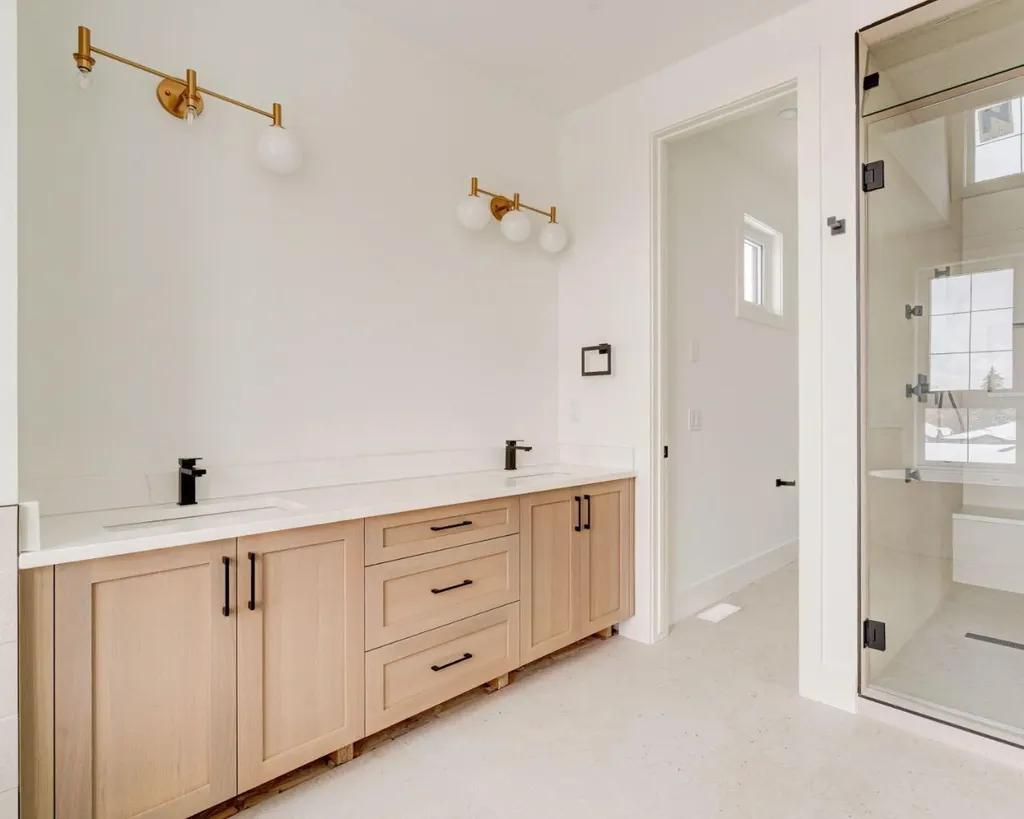 2447 29 SW Calgary AB T2T1P1