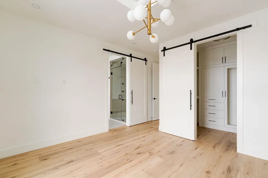 2447 29 SW Calgary AB T2T1P1