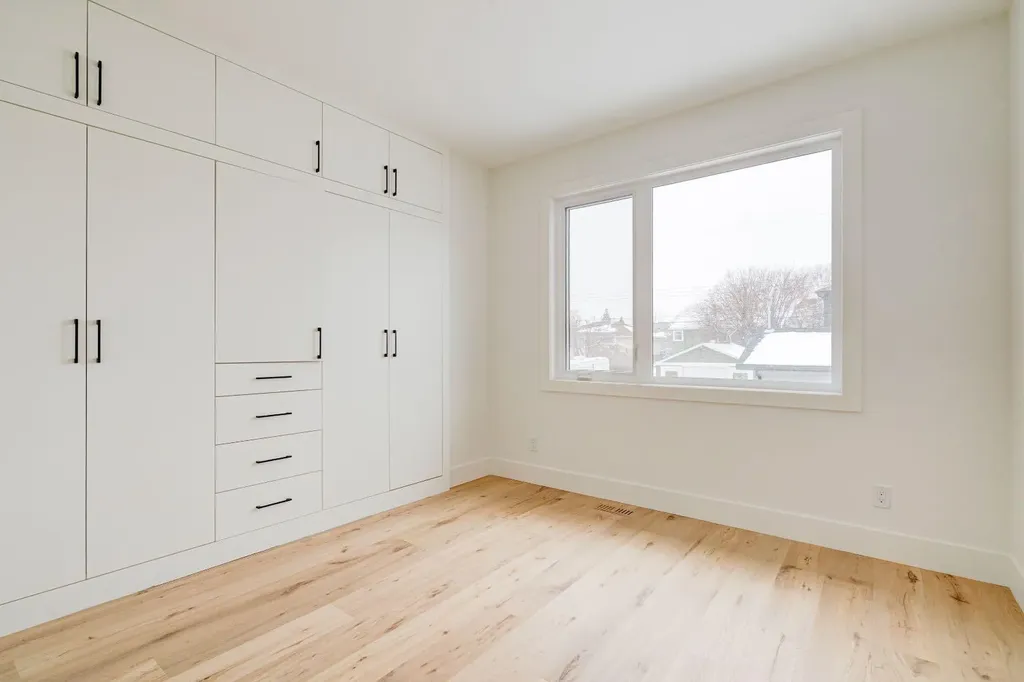 2447 29 SW Calgary AB T2T1P1