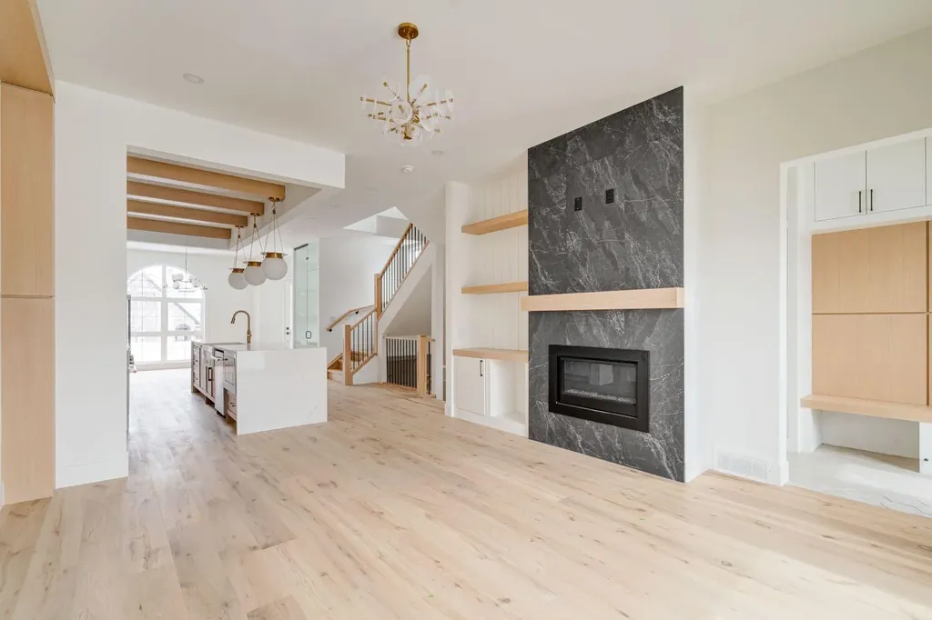 2447 29 SW Calgary AB T2T1P1
