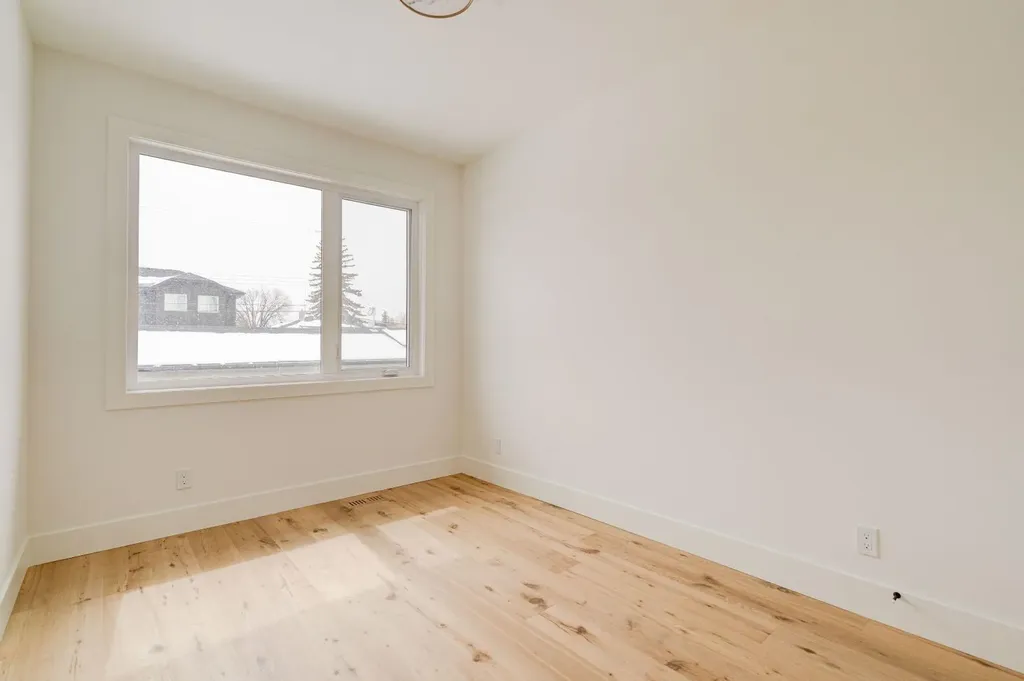 2447 29 SW Calgary AB T2T1P1