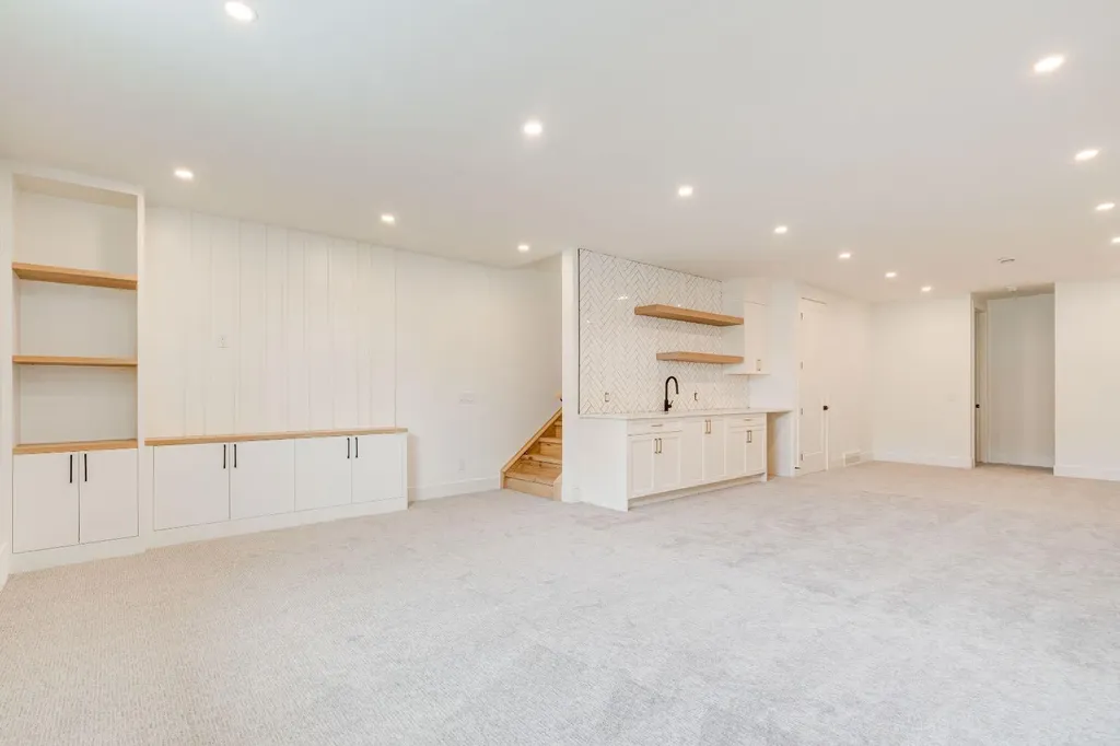 2447 29 SW Calgary AB T2T1P1