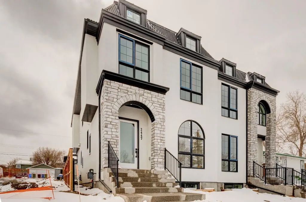 2447 29 SW Calgary AB T2T1P1