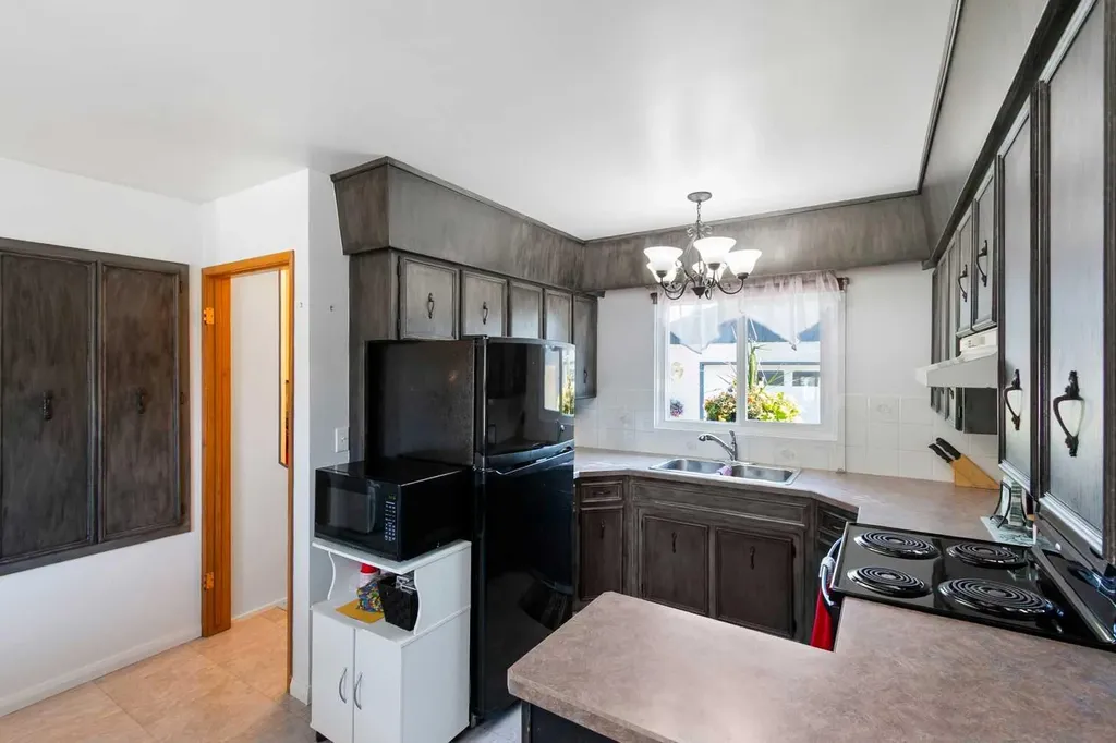 4417 55 Avenue Olds AB T4H 1B9
