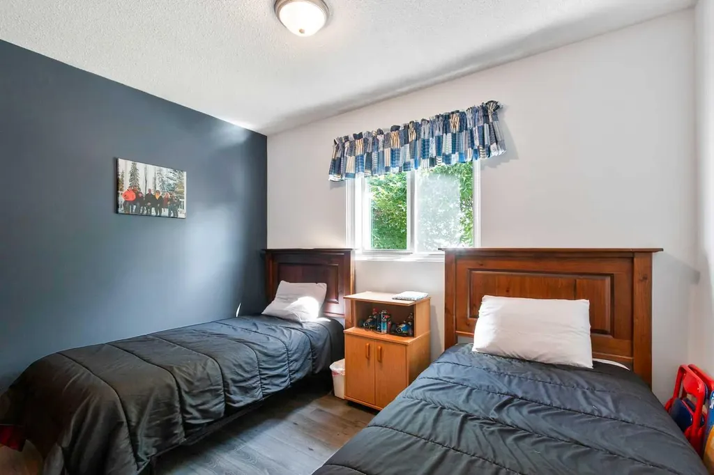 4417 55 Avenue Olds AB T4H 1B9