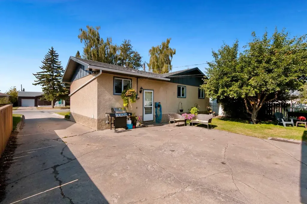 4417 55 Avenue Olds AB T4H 1B9