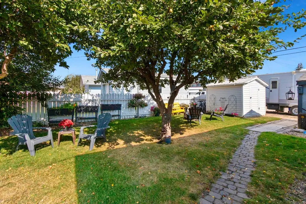 4417 55 Avenue Olds AB T4H 1B9
