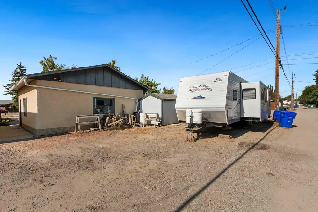 4417 55 Avenue Olds AB T4H 1B9