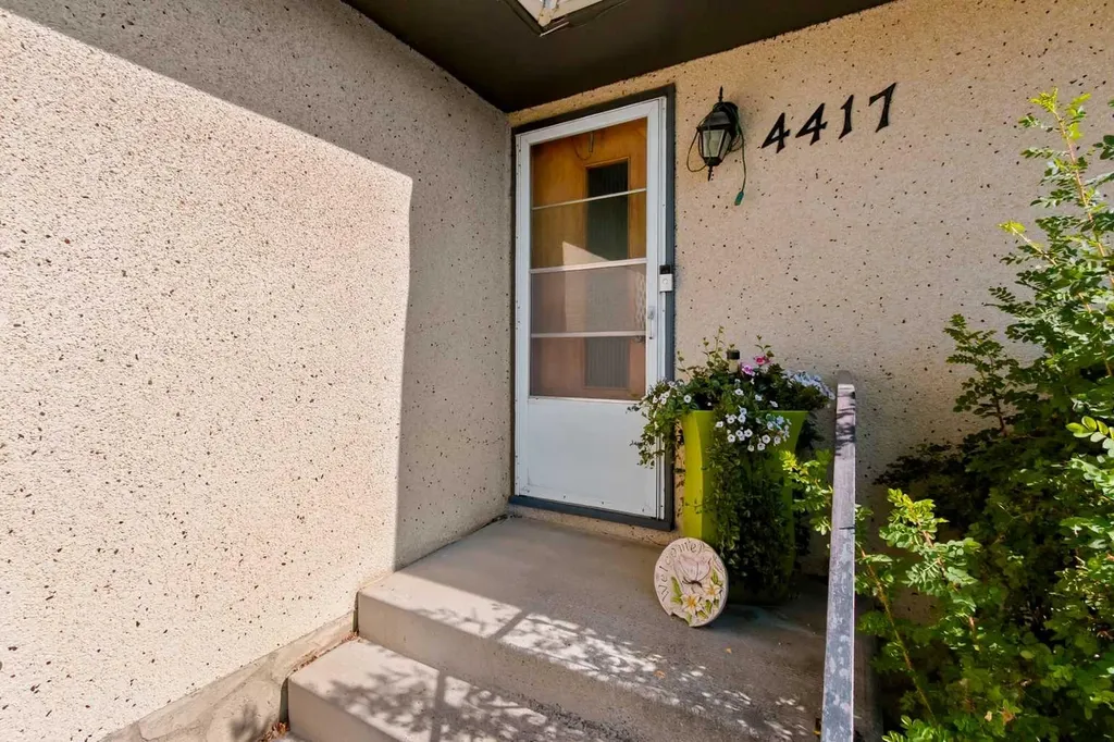 4417 55 Avenue Olds AB T4H 1B9