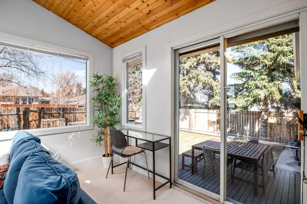 4716 26 Avenue SW Calgary AB T3E 0R2