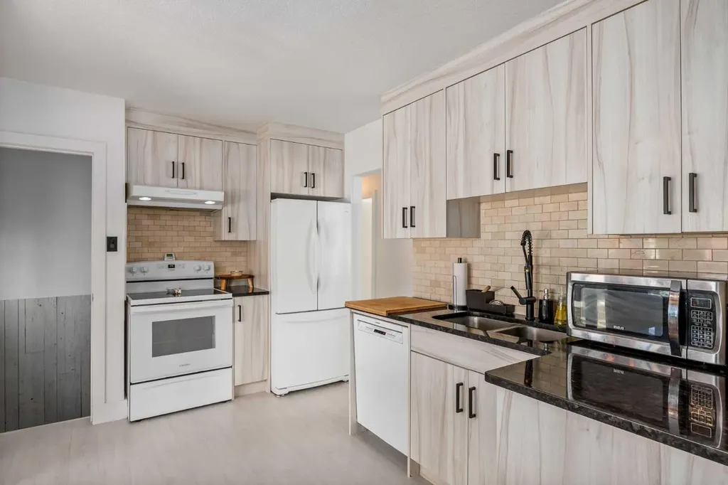 4716 26 Avenue SW Calgary AB T3E 0R2