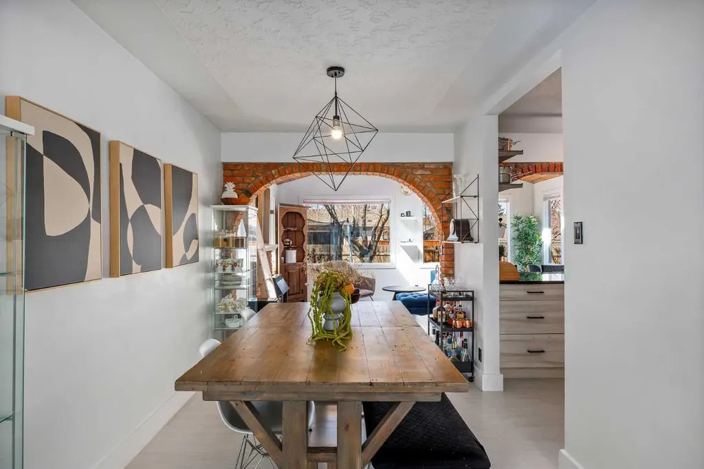 4716 26 Avenue SW Calgary AB T3E 0R2