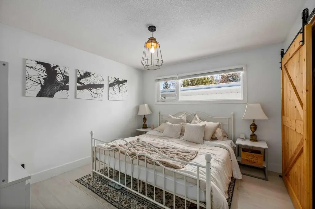 4716 26 Avenue SW Calgary AB T3E 0R2