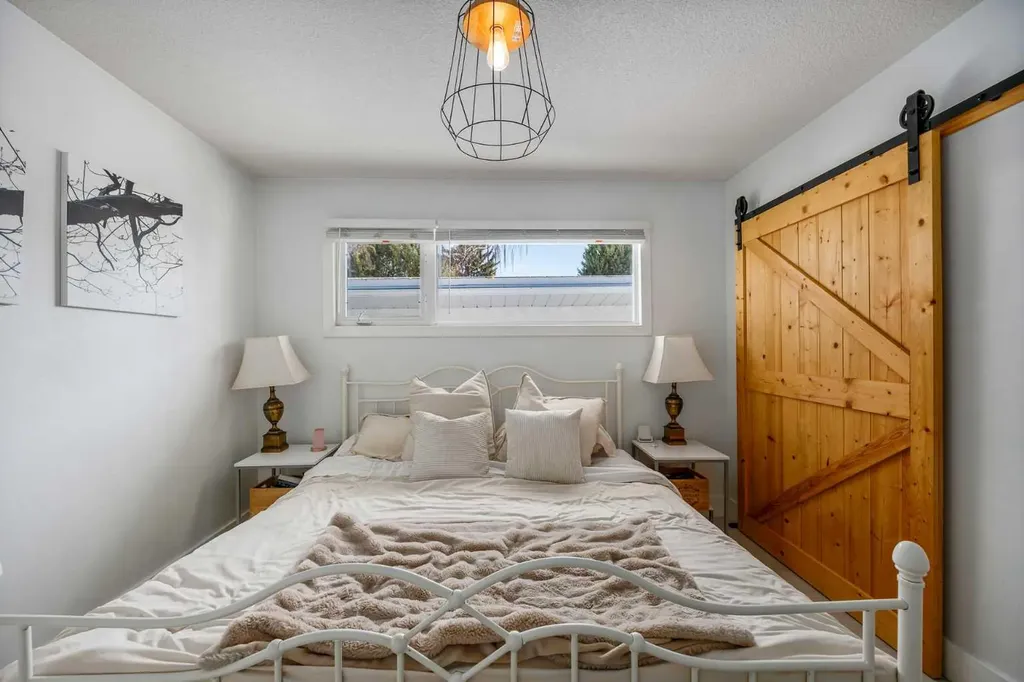 4716 26 Avenue SW Calgary AB T3E 0R2
